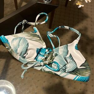 🏝️🌊 xhilaration by Target (Size S) Bikini Top. Like New. Smoke & PetFree Home.